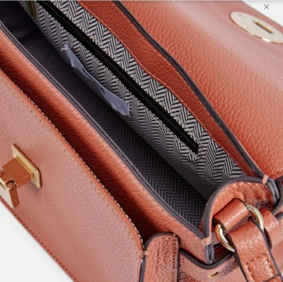 Cross Body Bag - Picture 4 of 5